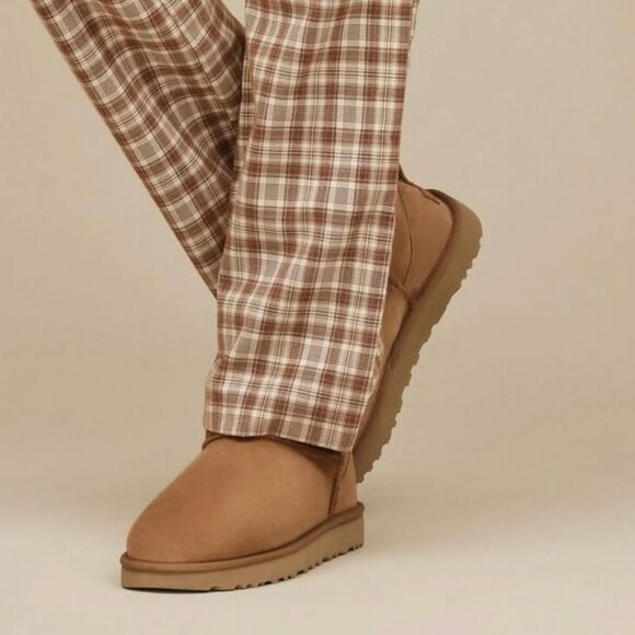 Genuine UGG Classic Ultra Minis - Picture 1 of 2